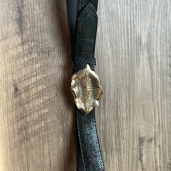 Vintage 90s Green and Black Faux Snakeskin Belt with Leaf Buckle - Picture 4 of 6